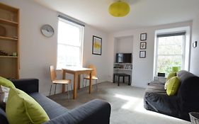 The Bolthole - Fantastic Old Town Location!